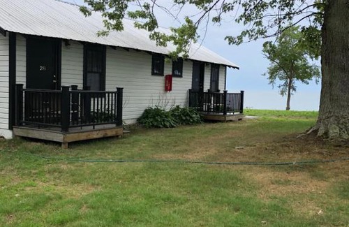 Pulaski Hotel | Rainbow Shores