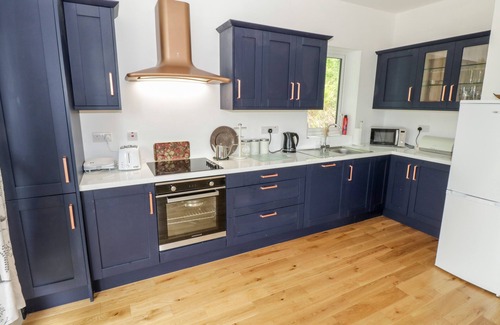 Clifden Cottage | RAINBOWS END, pet friendly, with open fire in Clifden, County Galway