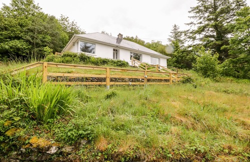 Clifden Cottage | RAINBOWS END, pet friendly, with open fire in Clifden, County Galway