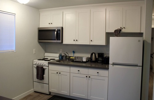 Brighton House | Rainier Guesthouse (Walk to Metro)