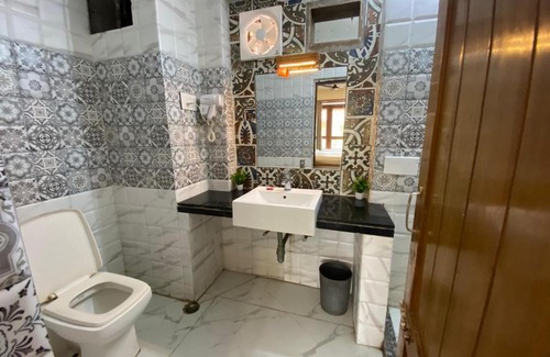Raichak House | Raj Villa