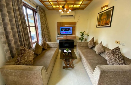 Raichak House | Raj Villa