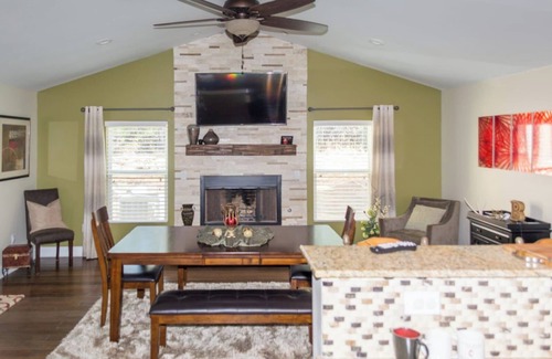 Langston Bed & Breakfast | Raleigh Suite at Ballards by The Lake