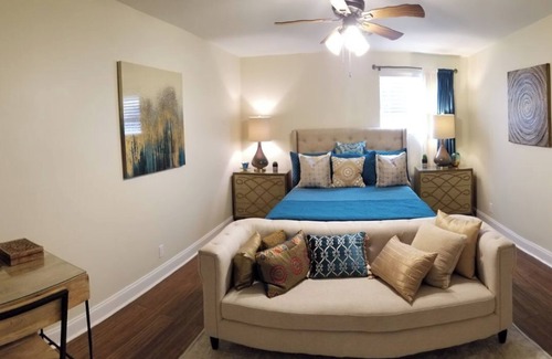 Langston Bed & Breakfast | Raleigh Suite at Ballards by The Lake