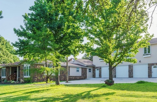 Langston Bed & Breakfast | Raleigh Suite at Ballards by The Lake