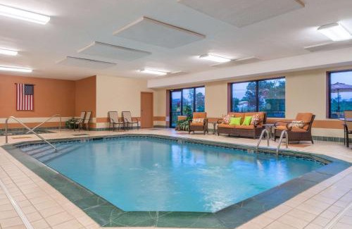 Catlettsburg Hotel | Ramada by Wyndham Catlettsburg Ashland
