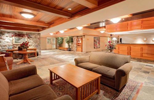 North Bay Resort | Ramada by Wyndham Pinewood Park Resort North Bay