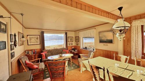 Flakstad Ski Chalet | Ramberg Beach View