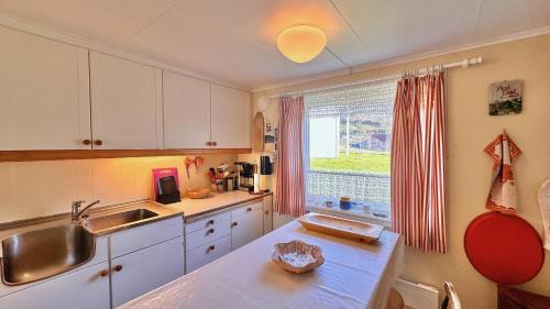 Flakstad Ski Chalet | Ramberg Beach View