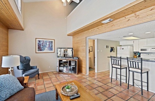 Oatmeal Condo | Ramp & boat slip swimming pool, hot tub LakeTravis