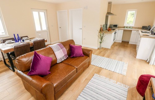 Jameston Cottage | RAMSEY LODGE (BIER WOOD LODGES), pet friendly in Manorbier