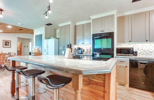 Calera House | Ranch Getaway with Pool and Horse Stall Access!