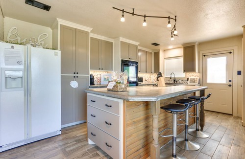 Calera House | Ranch Getaway with Pool and Horse Stall Access!