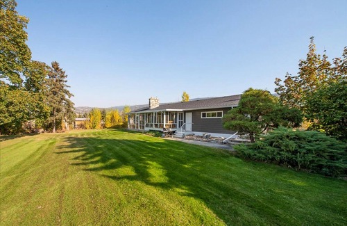 Central Okanagan House | Ranch House. Close to Vineyards, Kangaroo Farm, Horse Riding School and Beaches