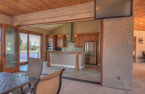 Burnet House | Ranching luxury in the heart of the Texas Hill Country. Rent a ranch.