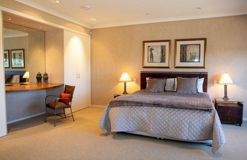 Carbrook Resort | Rancho del Cielo - Private resort close to Brisbane and Gold Coast attractions!