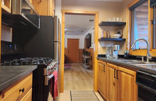 Big Bear City Cabin | Rancho Relaxo, large fully fenced pet friendly lot. Centrally located