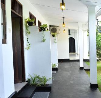 Nikaweratiya Hotel | Ranketha Hideout Resorts