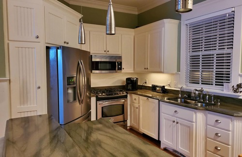 White Stone House | Rappahannock River 4 bdr 3 1/2 bath overlooking the River w/pool as in season.nn