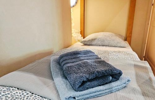 Duingt Apartment | Rare : au bord du lac d’Annecy, cosy appartement en rez de jardin avec terrasse privative