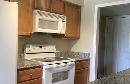 Winchester Condo | RARE! EXCLU HISTORICAL GUARD GATED LV COUNTRY CLUB GOLF COURSE! 3/4mi to strip