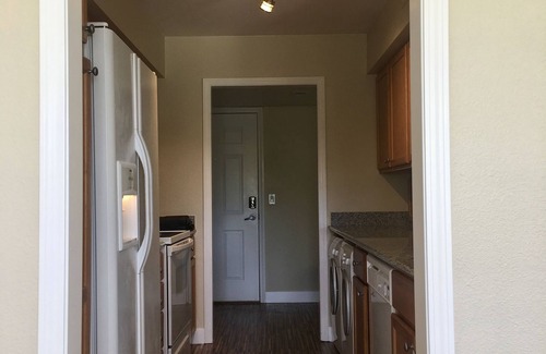 Winchester Condo | RARE! EXCLU HISTORICAL GUARD GATED LV COUNTRY CLUB GOLF COURSE! 3/4mi to strip