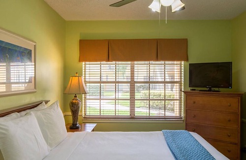 Delray Beach Resort | RARE FIND! Beach Front Resort at Gulf Stream Sleeps 2-4 with pool, hot tub, BBQ