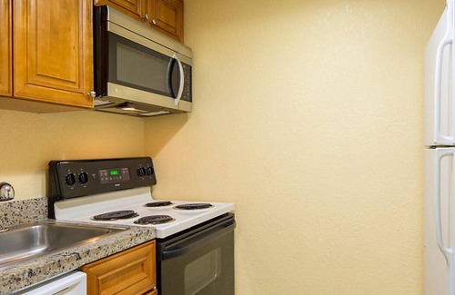 Delray Beach Resort | RARE FIND! Beach Front Resort at Gulf Stream Sleeps 2-4 with pool, hot tub, BBQ