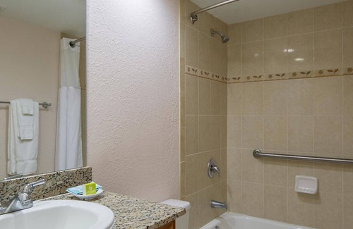 Delray Beach Resort | RARE FIND! Beach Front Resort at Gulf Stream Sleeps 2-4 with pool, hot tub, BBQ