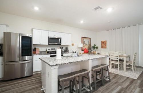 Medina Valley House | Rare Find Sleeps 13 Family Fun