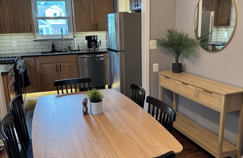 Huntington Woods House | Rare Huntington Woods Modern & Elevated 3 BR Home