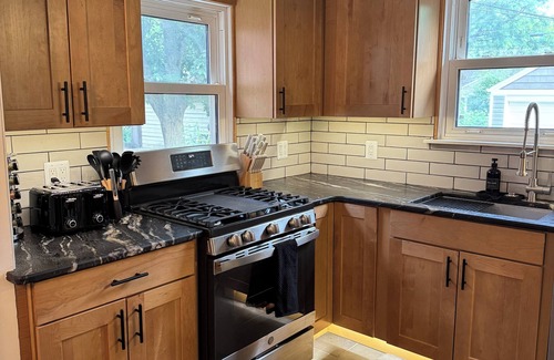 Huntington Woods House | Rare Huntington Woods Modern & Elevated 3 BR Home