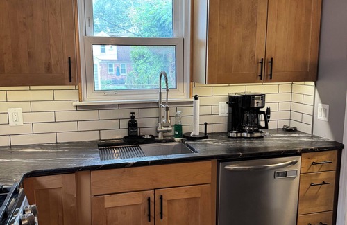 Huntington Woods House | Rare Huntington Woods Modern & Elevated 3 BR Home