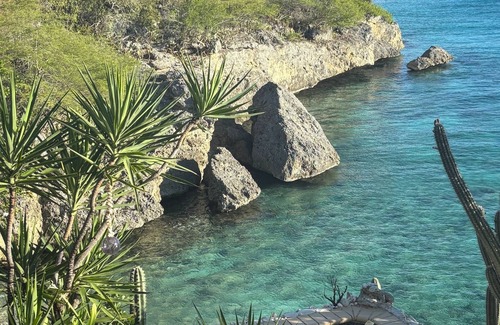 Bisento Cottage | RARE-ON THE BEACH. Couples only. Private, Surrounded by nature. ZEN ALL DAY LONG