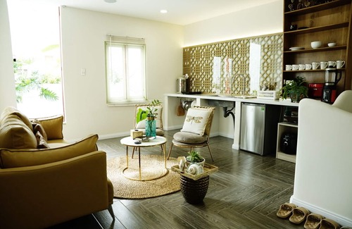 District 10 House | RARE Rooftop 1Br Apt Sunny Garden Bacony Bathtub Central D3 Street Food Paradise