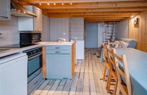 Mont-de-Lans Apartment | Rare, Triplex 12 personnes, accès direct ski aux pieds