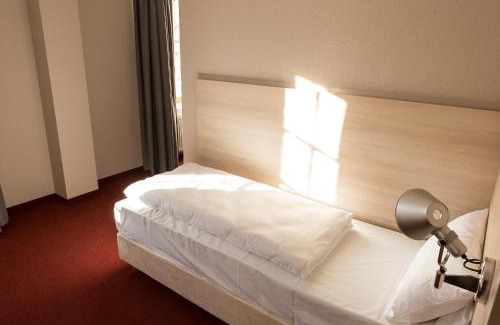 Schleifreisen Hotel | Rasthof & Motel Hermsdorfer Kreuz