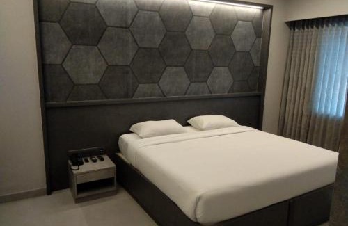 Town Hall Hotel | RATHNA RESIDENCY