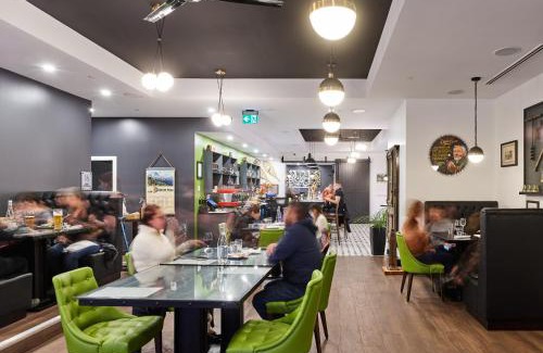 Whitehorse Hotel | Raven Inn Whitehorse