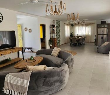 Marie Pampoen Villa | Raven's Casa del Sol