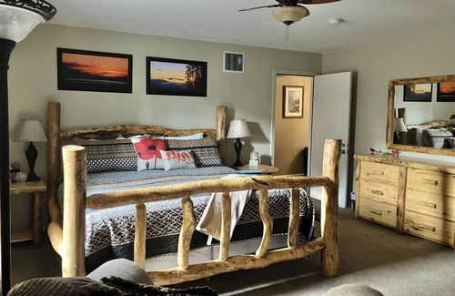Westcliffe Hotel | Ravens' Aspen Breeze 3rm Suite w/Fire Pit & Grill