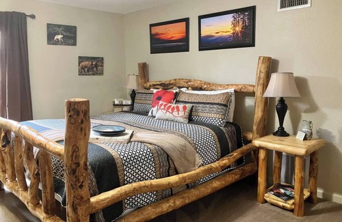 Westcliffe Hotel | Ravens' Aspen Breeze 3rm Suite w/Fire Pit & Grill