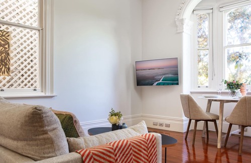 Glebe Apartment | Ravenscourt’s Studio Apartment Close to Everything