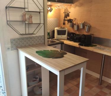 Ambares-et-Lagrave House | Ravissante suite avec parking privé