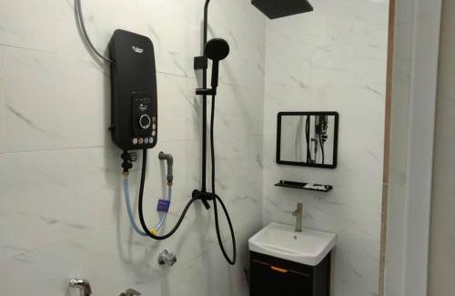 Kampung Cherong Baru Hotel | Rayyaz Inn