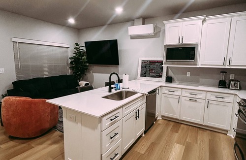 Fayetteville House | Razorback Haven! Walk to Baum & 5 min to Dickson. Brand new property!