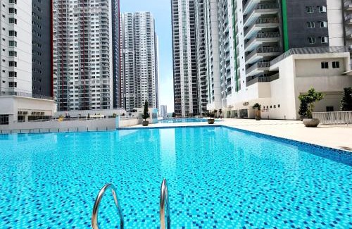 Salak South Apartment | RC Residence 6 pax by Define Suite
