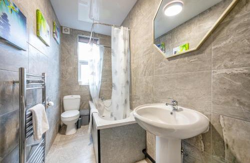 Leeds House | *RC12s* For your most relaxed & Cosy stay + Free Parking + Free Fast WiFi *
