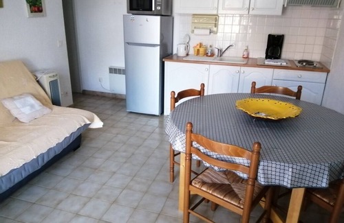 Calvisson Apartment | RdC-villa 2Pieces 35m2 domine the plain between NIMES CEVENNES MER