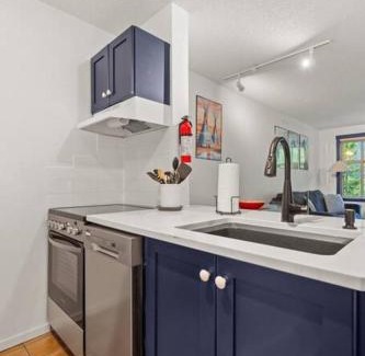 East Kootenay Apartment | Reach Your Peak, Ski In, Ski Out, Pool, Hot Tub